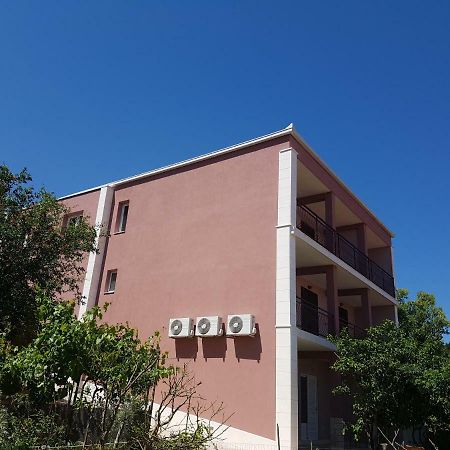 Apartments Indira II Lovište Exteriör bild