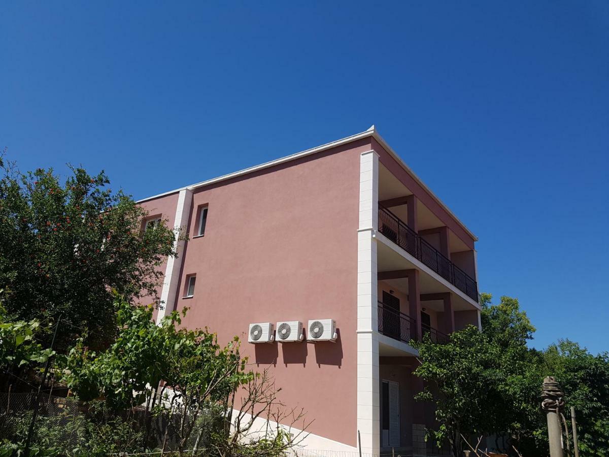 Apartments Indira II Lovište Exteriör bild